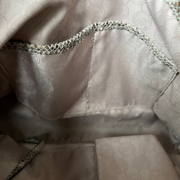 *NEW* Michael Kors Python Leather, Cross Body Chain Tote - Picture 13 of 15